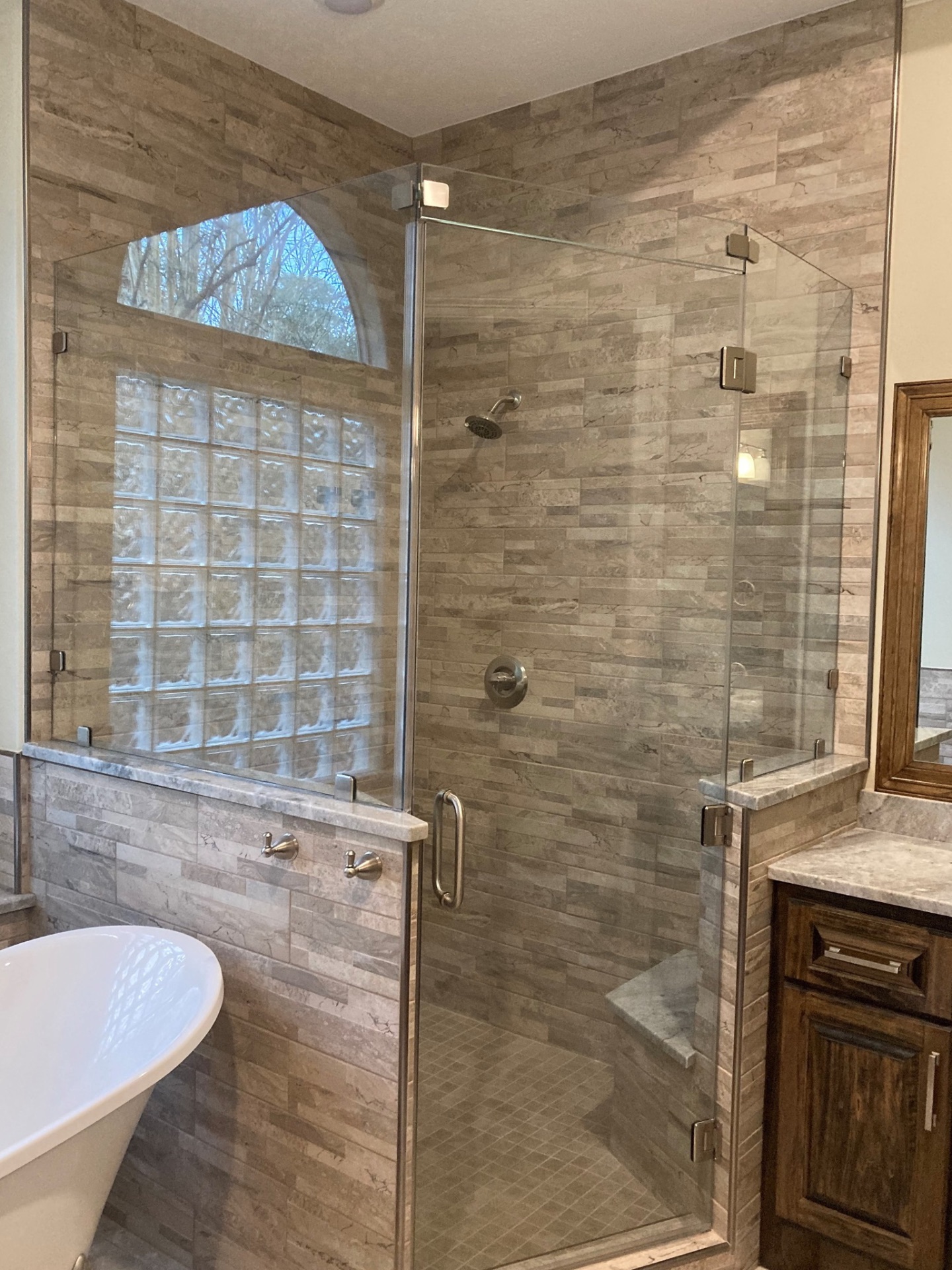 Neo-Angle Custom Enclosure installed by Texan Glass in The Woodlands, TX